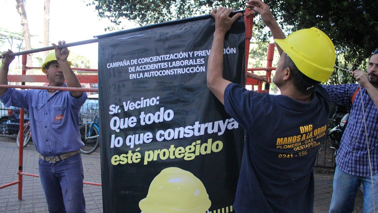 Argentina Trabajadores de la construcción marcharon para exigir mayores medidas de seguridad laboral